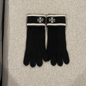 BNWT Tory Burch logo jacquard gloves 🖤